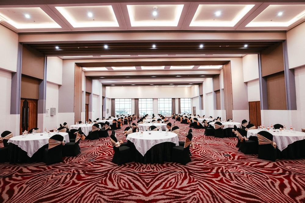 Fox Lite Hotel Metro Indah - Бандунг Екстериор снимка
