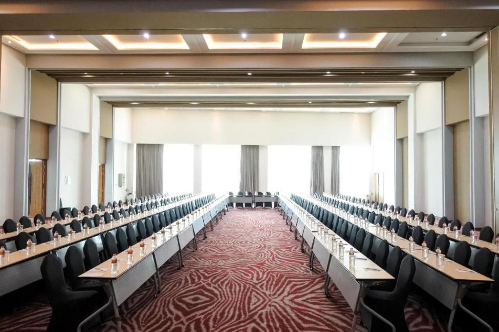 Fox Lite Hotel Metro Indah - Бандунг Екстериор снимка