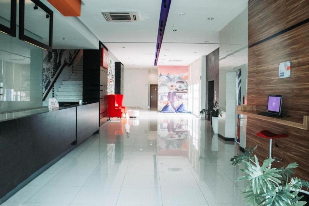 Fox Lite Hotel Metro Indah - Бандунг Екстериор снимка