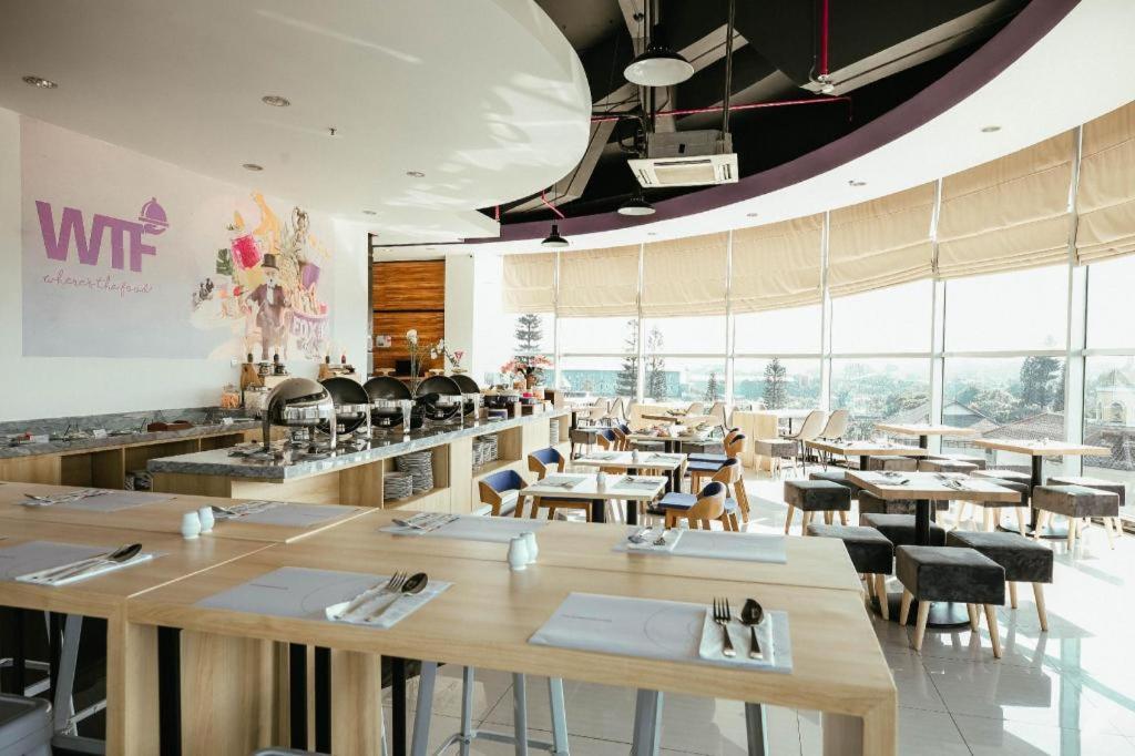 Fox Lite Hotel Metro Indah - Бандунг Екстериор снимка