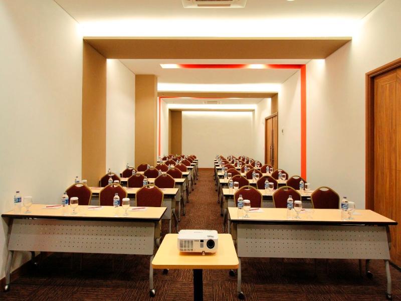 Fox Lite Hotel Metro Indah - Бандунг Екстериор снимка