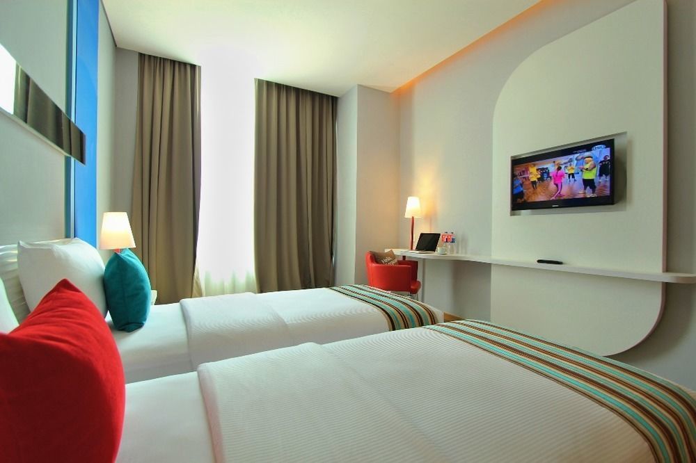 Fox Lite Hotel Metro Indah - Бандунг Екстериор снимка