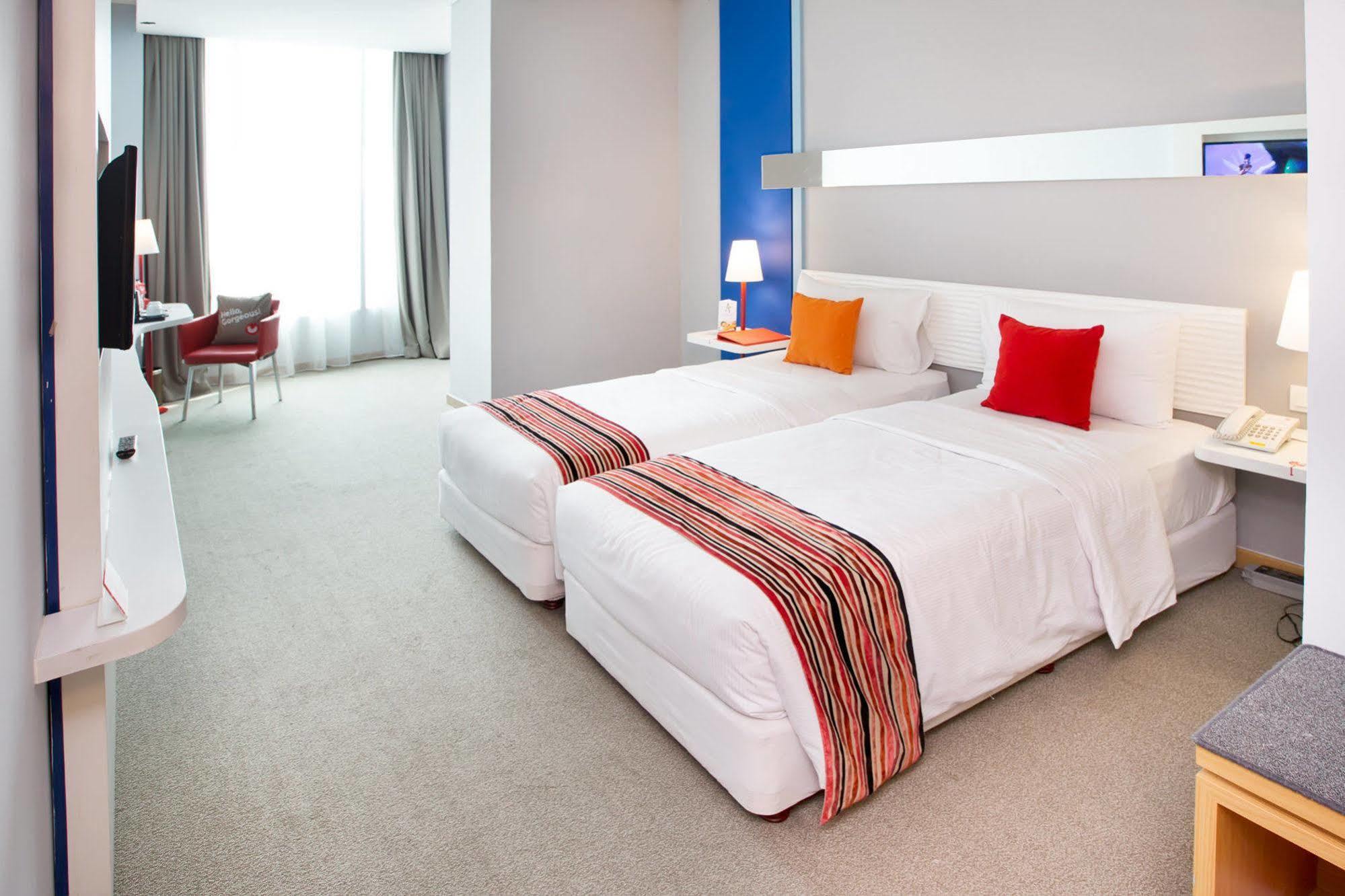 Fox Lite Hotel Metro Indah - Бандунг Екстериор снимка